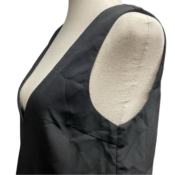 Elegant Black Scalloped Hem Dress - Picture 6 of 9